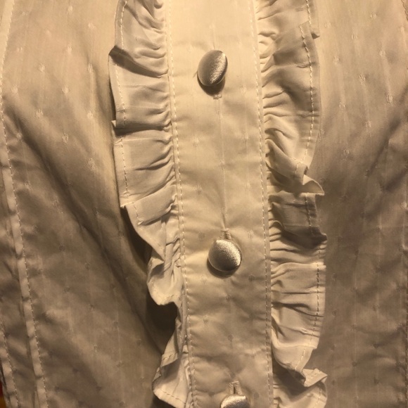 EUC Women’s RW&CO. White Short Sleeve Blouse - Picture 2 of 8